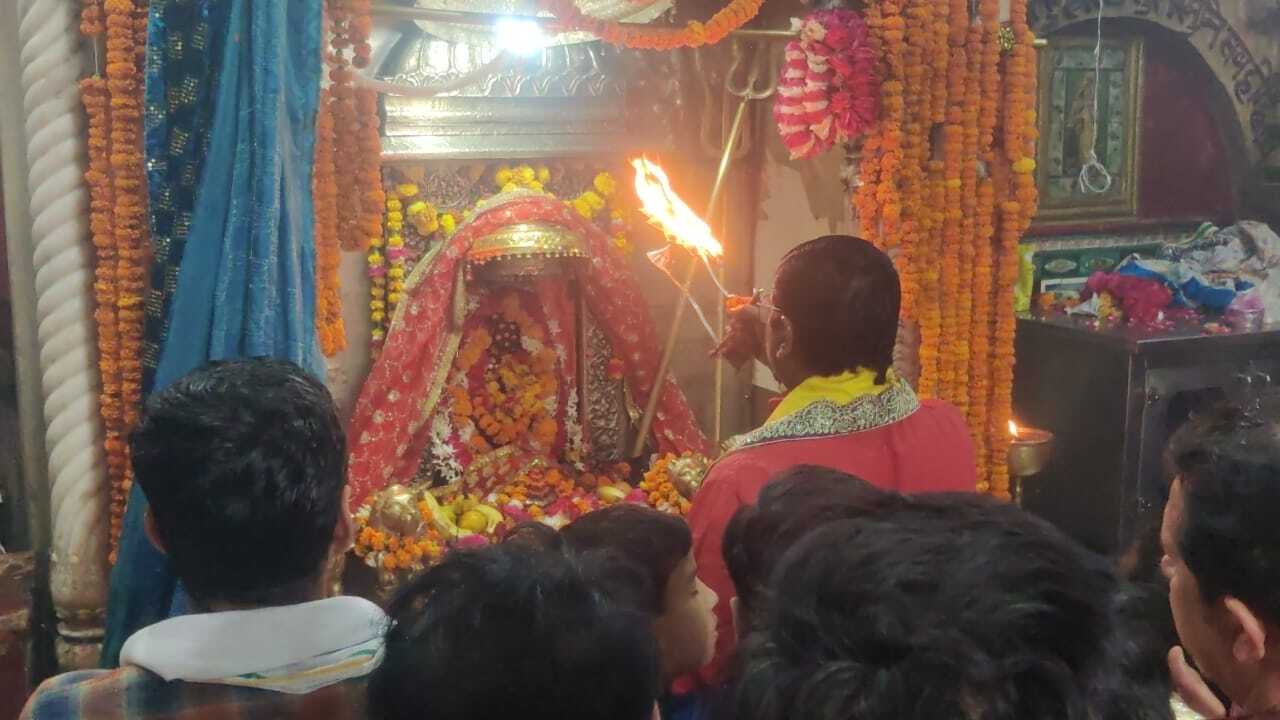 Arti: Offering Prayer to Ma Lalita